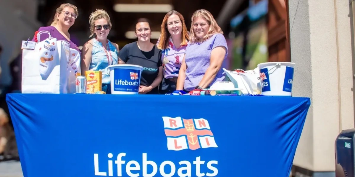 Aldgate vets RNLI Fundraiser bridlington